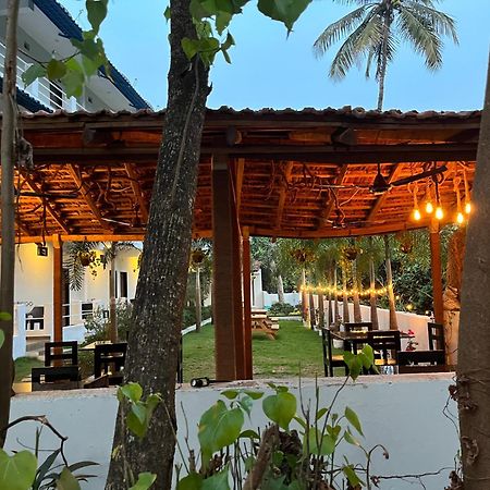 Hotel Fourteen Pods By The Sea Morjim Exterior foto