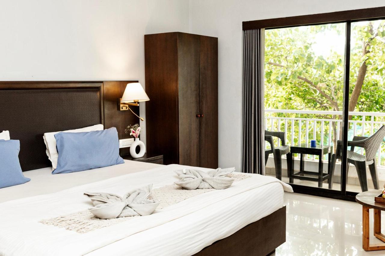 Hotel Fourteen Pods By The Sea Morjim Exterior foto