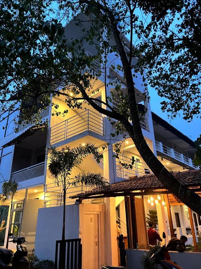Hotel Fourteen Pods By The Sea Morjim Exterior foto