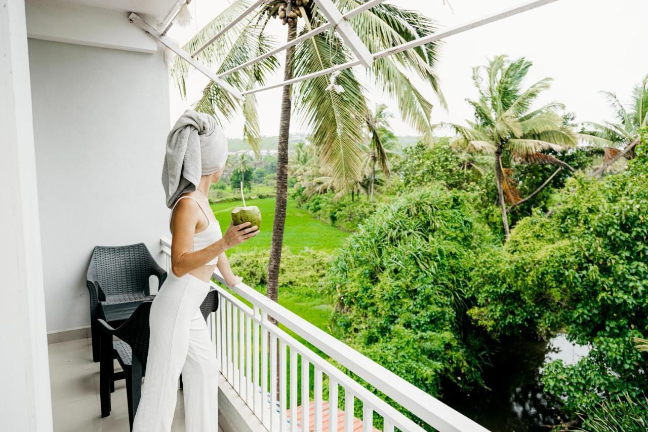 Hotel Fourteen Pods By The Sea Morjim Exterior foto