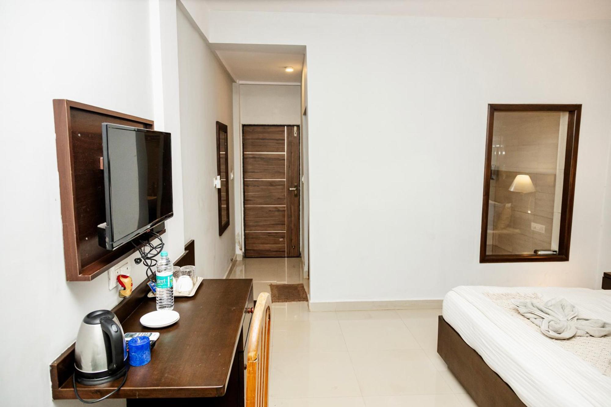 Hotel Fourteen Pods By The Sea Morjim Exterior foto